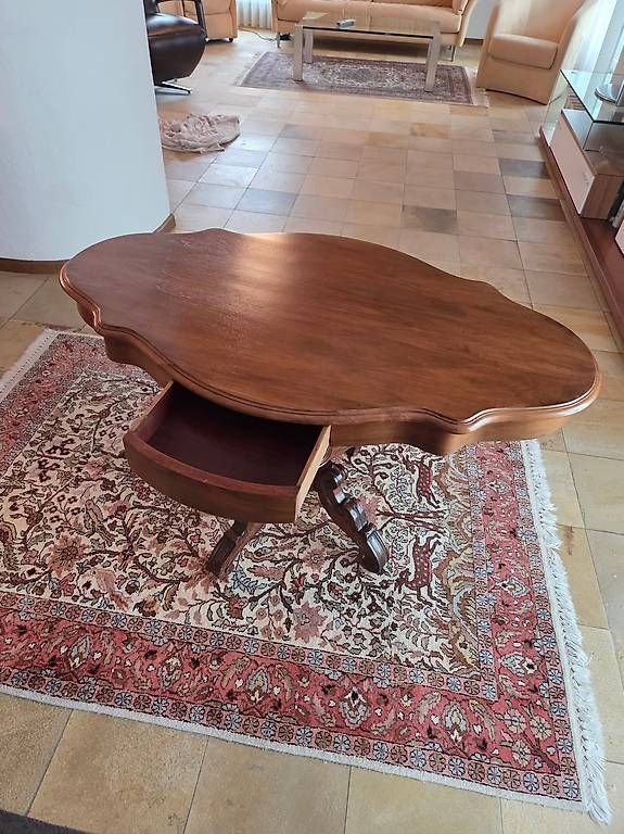 Tavoli: Antiker Holztisch Nussbaum – Usato da Wallisellen venduto da nic_d8fs
