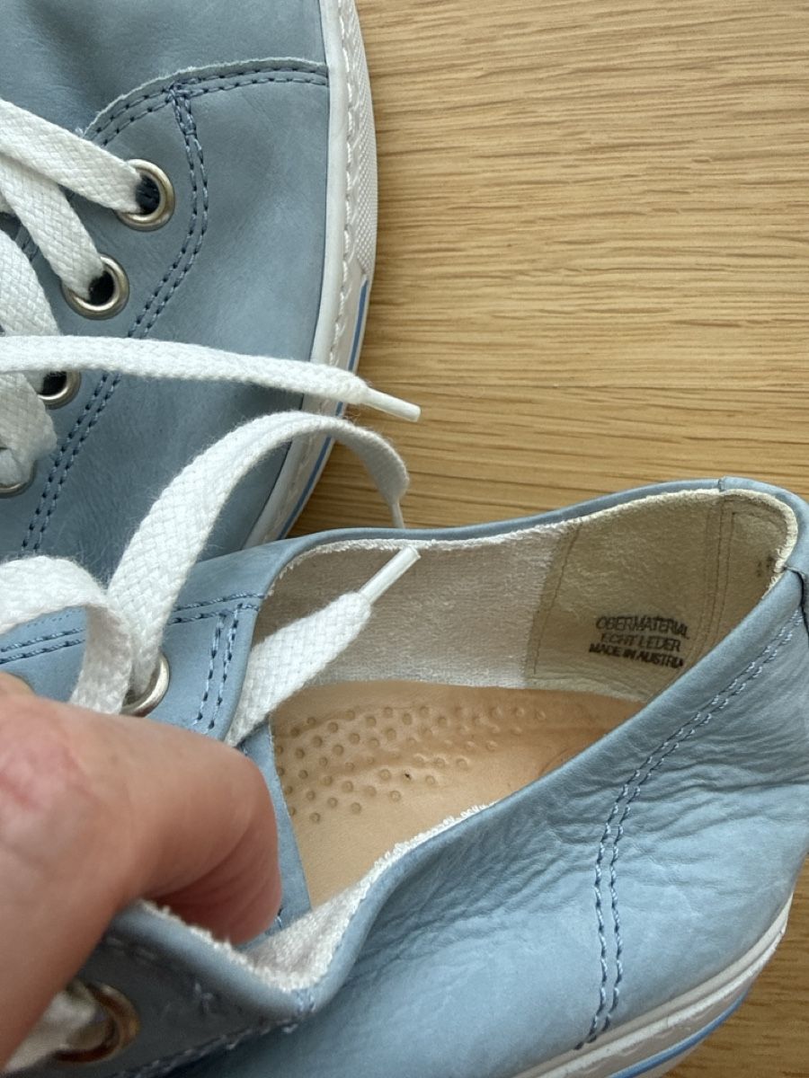 Scarpe da donna: Paul Green Sneakers Leder hellblau – Usato da Wädenswil venduto da Salome0712 6