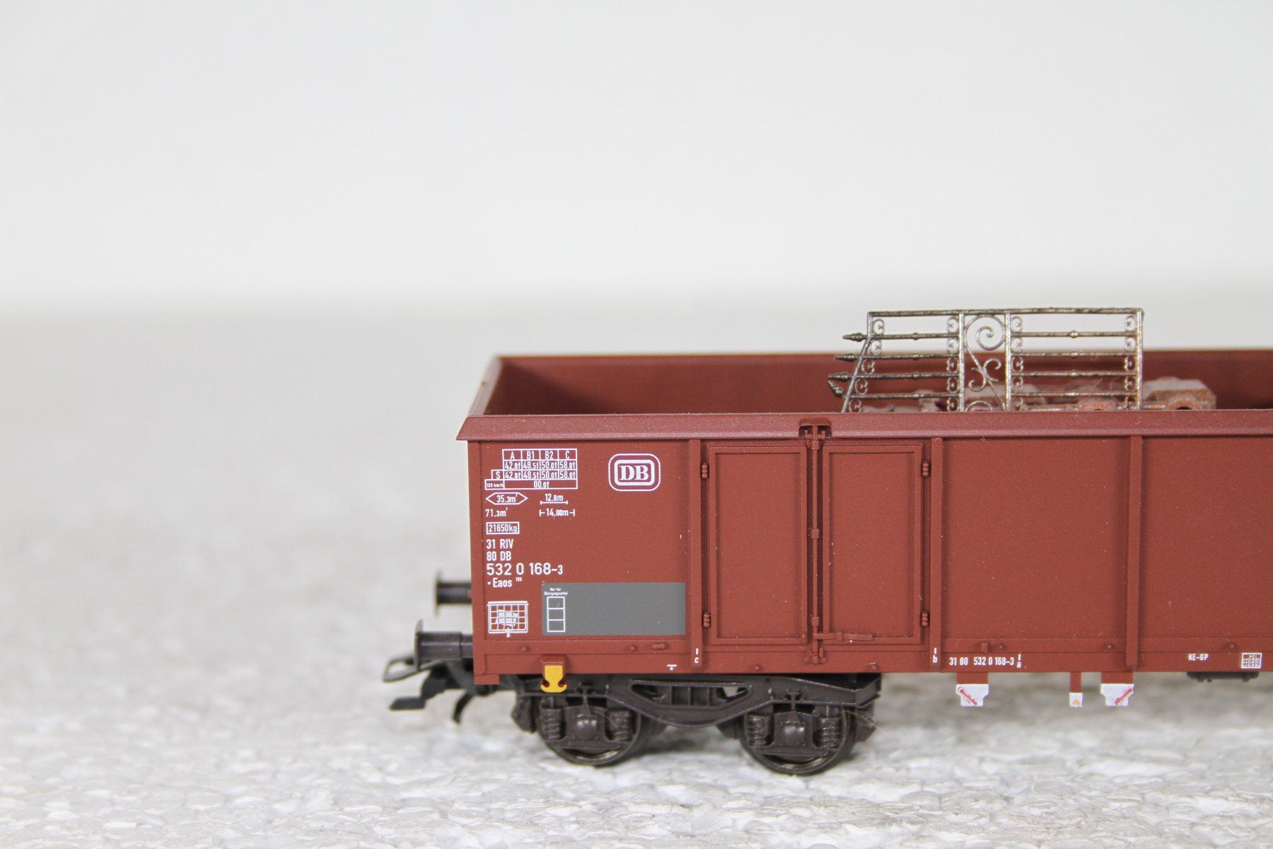 Märklin Modelleisenbahnen: Märklin DB Eaos mit Ladung (1) – Gebraucht aus Triesen von gleis8 1
