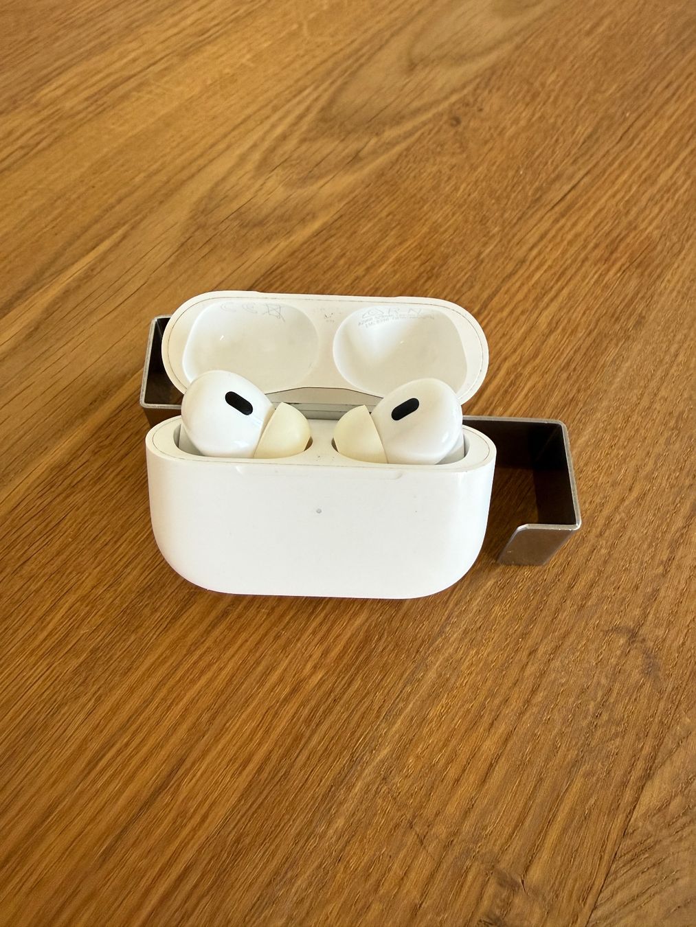 Apple Cuffie: APPLE AirPods Pro 2 (USB-C) – Usato da Lausanne venduto da Nine1982