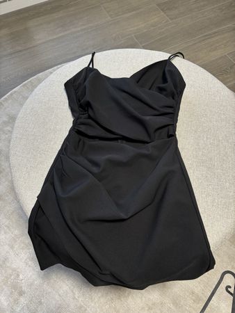 Kurzes schwarzes Zara Kleid / Grösse S