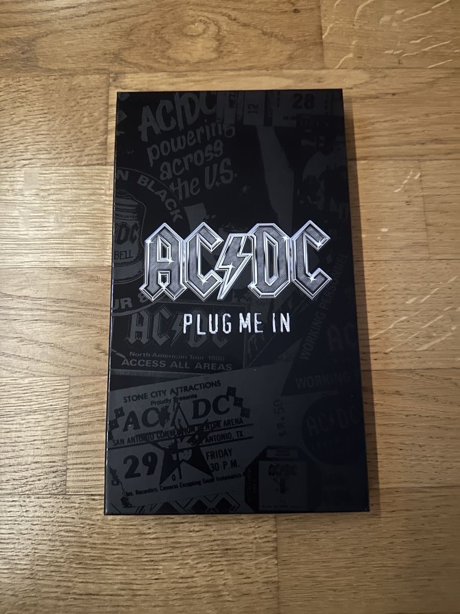 Alle DVDs: DVD / AC/DC - PLUG ME IN - 3 DVD SET – Gebraucht aus Luzern von roennimoos