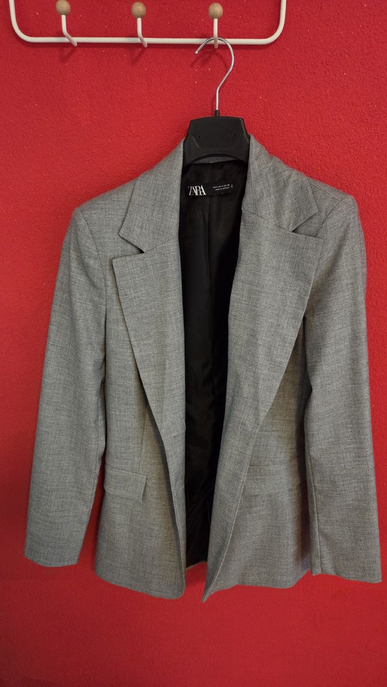 Zara Giacche: Blazer Zara grau Damen Grösse M guter Zustand – Nuovo (secondo la descrizione) da Reinach BL venduto da Pierced