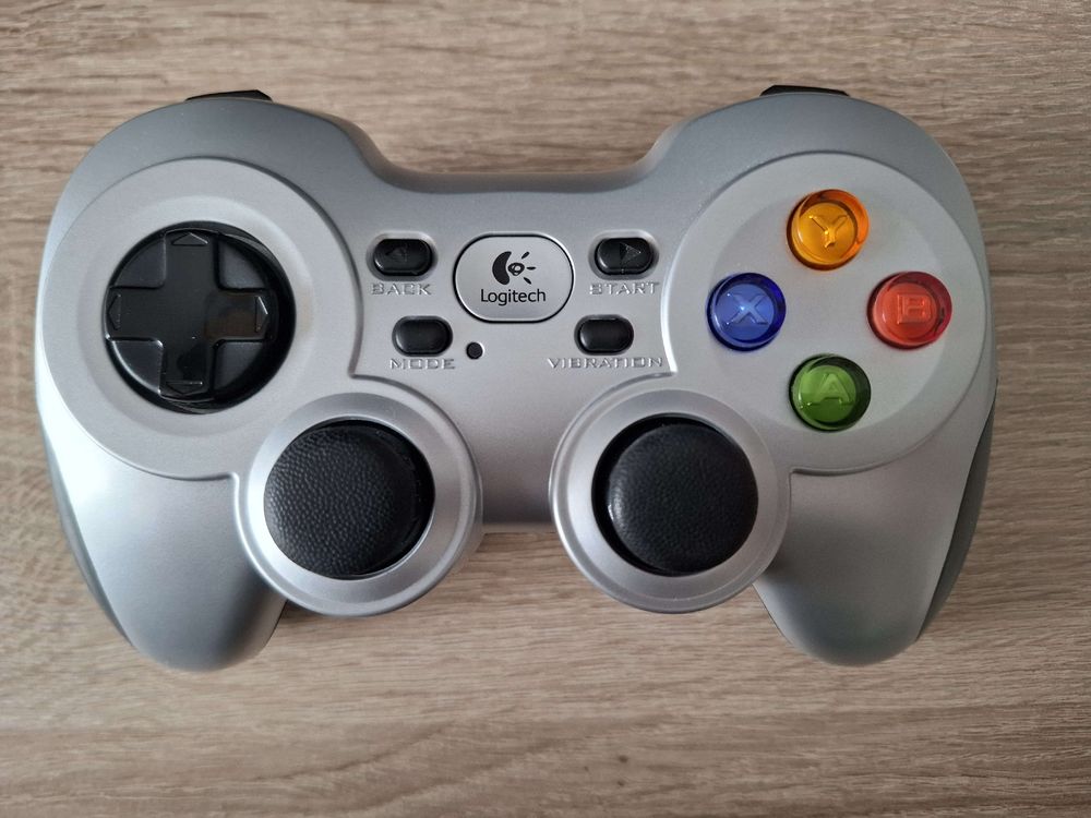 Logitech Wireless Gamepad F710 (Gebraucht) in Basel für CHF 10 – mit ...