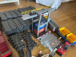 Playmobil Eisenbahn mit vielen Schienen und Zubehör