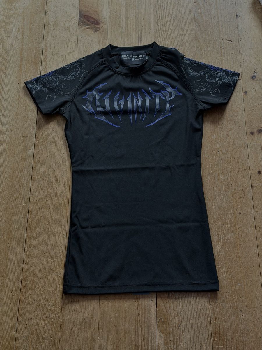 T-shirt: Compression Shirt Breathedivinity – Usato da Grüsch venduto da jus_9spy