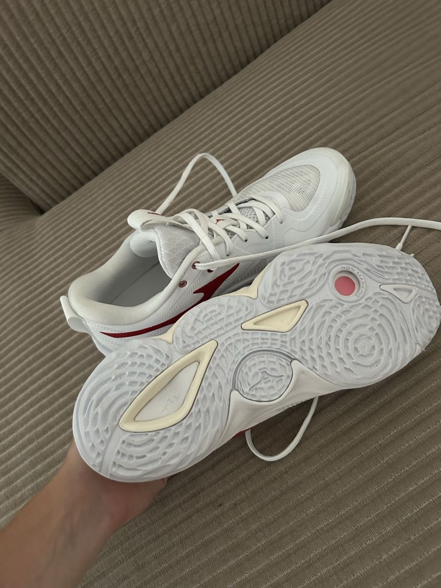 Mizuno Scarpe da uomo: Mizuno Wave Momentum Elite – Nuovo (secondo la descrizione) da Luzern venduto da Manuel121 3