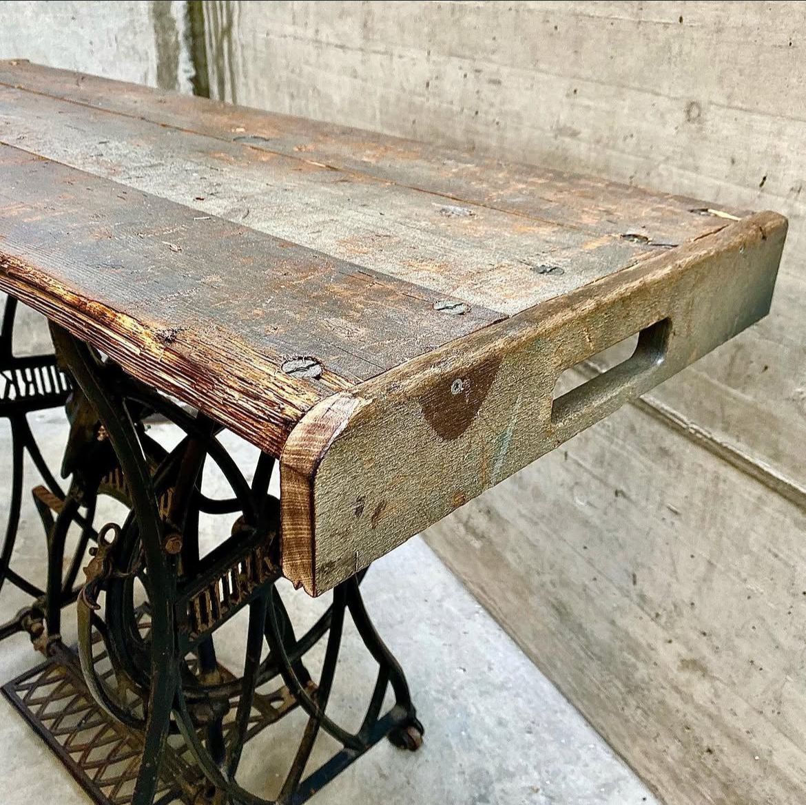 Cassettiere: Sideboard aus alte Nähmaschine – Nuovo (secondo la descrizione) da thun venduto da CrackNorris 1
