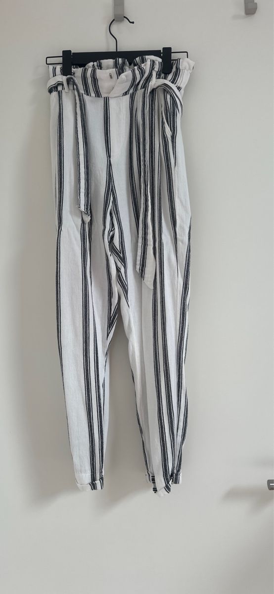 Bershka Pantalons: Pantalon Bershka – D'occasion à Aclens par xio_sc69 1