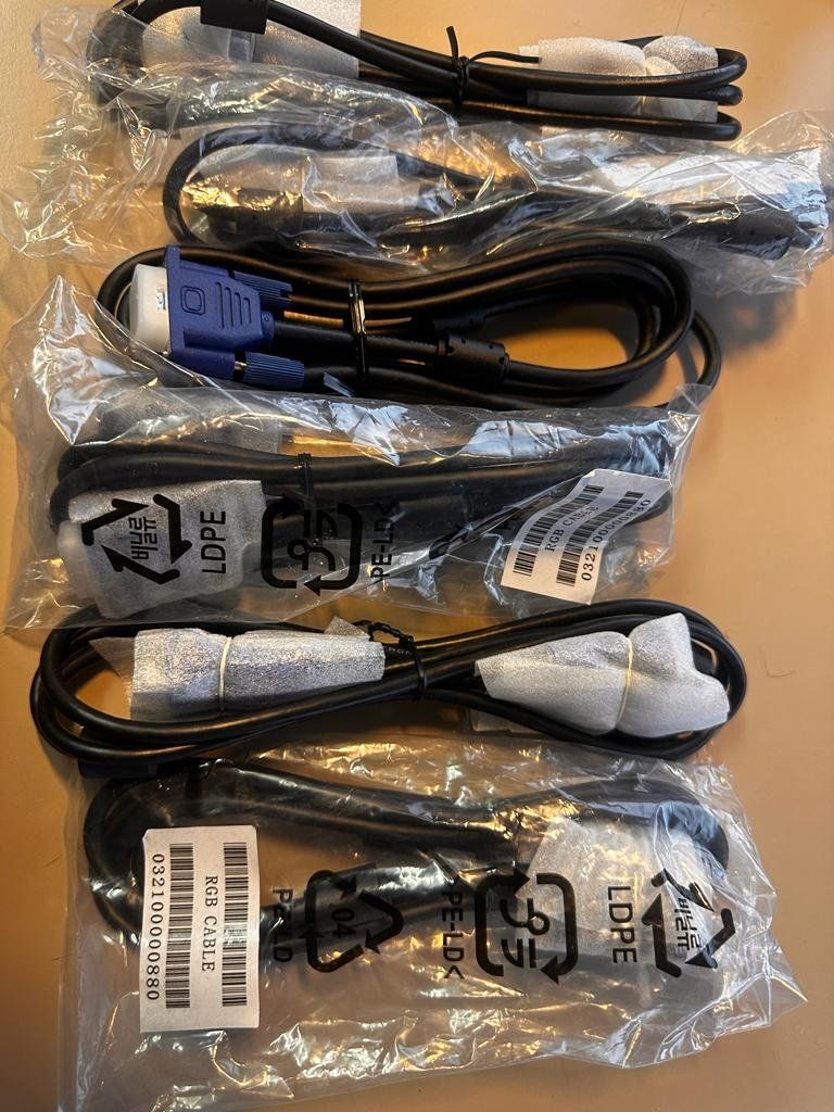 Câbles: VGA Kabel – Neuf avec emballage d'origine à Thörishaus par zimtfein 1