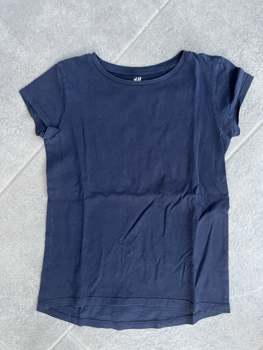 H&M Blouses, T-shirts & Tops: 3 T-Shirts H&M 146/152 Baumwolle – D'occasion à Wil ZH par Wonderwoman76