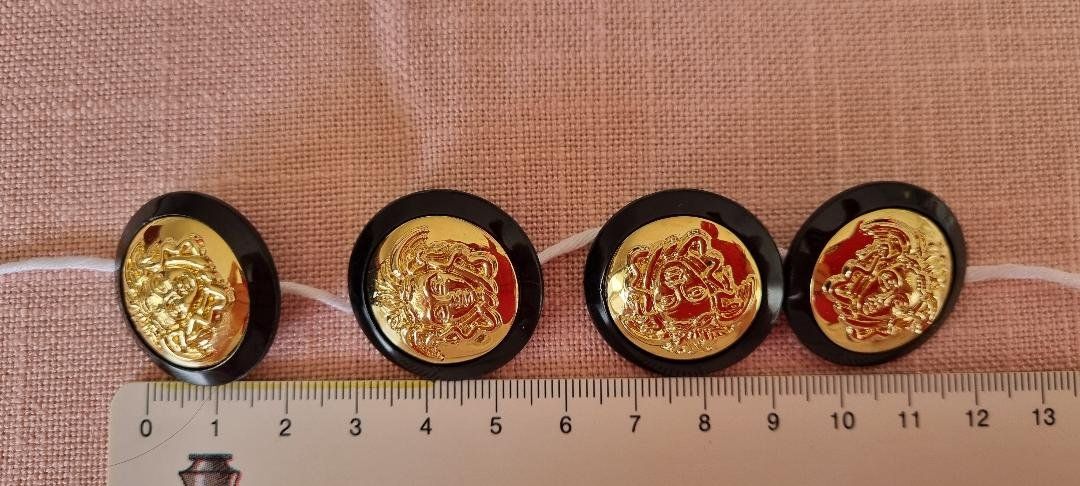 Knöpfe: boutons Versace 4 pcs – Neu (gemäss Beschreibung) aus Tolochenaz von nieeva