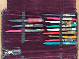 12 Vintage Floaty Pens / Souvenir-Kugelschreiber