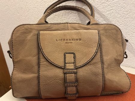 Handtasche mit Schulterriemen