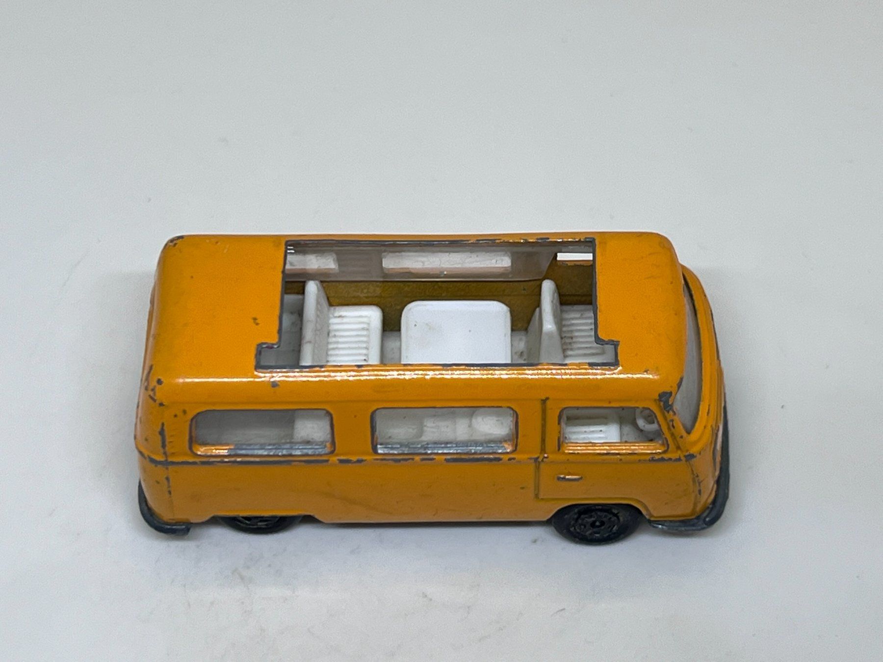 Matchbox Modellini d'auto: Matchbox Volkswagen Camper #699 – Usato da Wildegg venduto da LaaBoutique 1