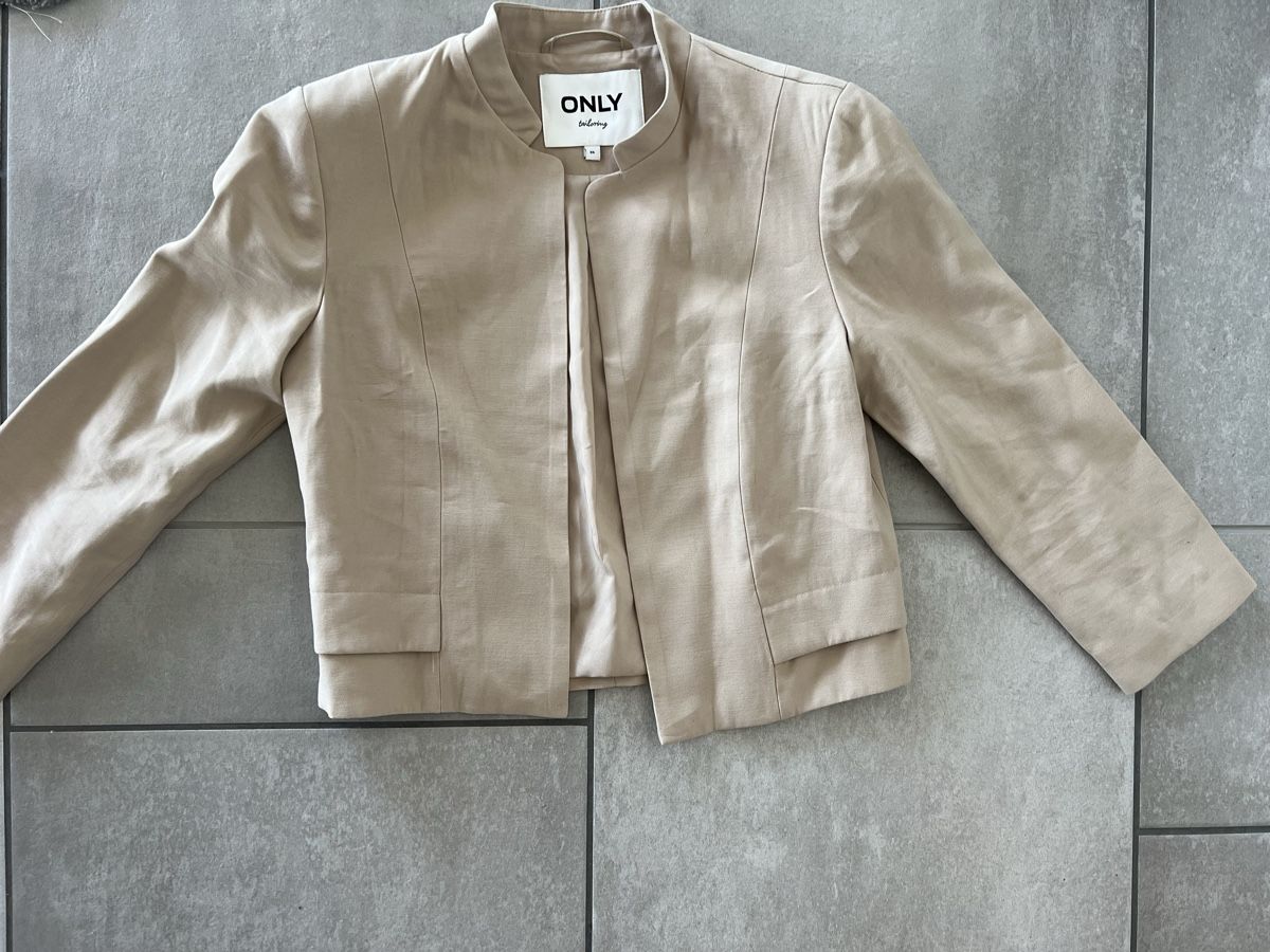 Completi & Tailleur: ONLY Beige Blazer – Nuovo (secondo la descrizione) da Stäfa venduto da bambinas