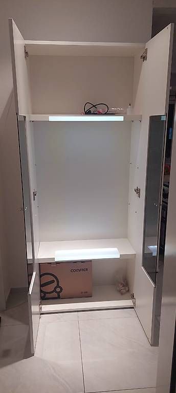 Vitrines: Vitrine mit farbwechselnden Licht – D'occasion à Dulliken par ant_jr8r 1