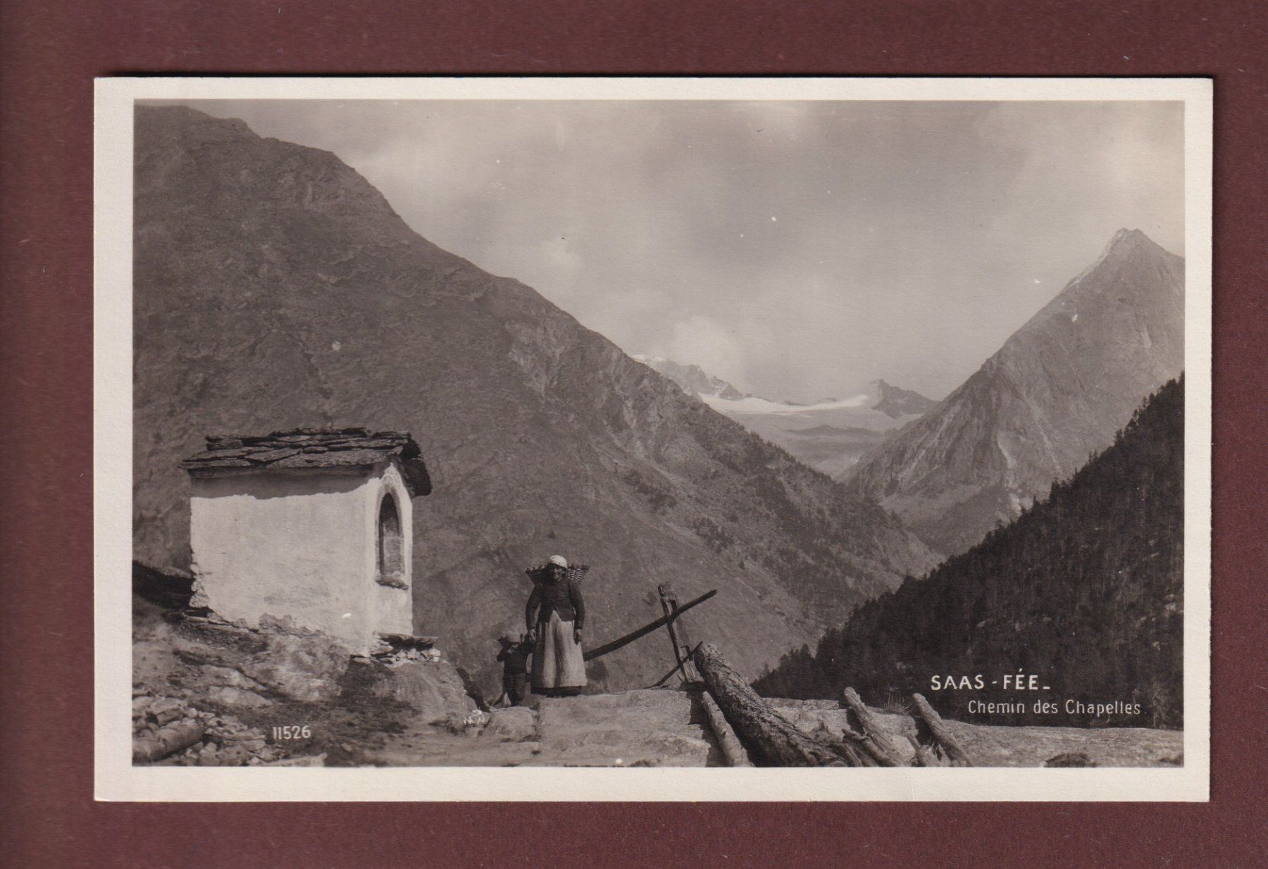 Ansichtskarten: SAAS-FEE - Chemin des Chapelles – Gebraucht aus Pully von nicecards