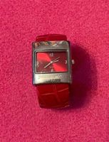 Uhr quadratisch rot mit offenem Armband