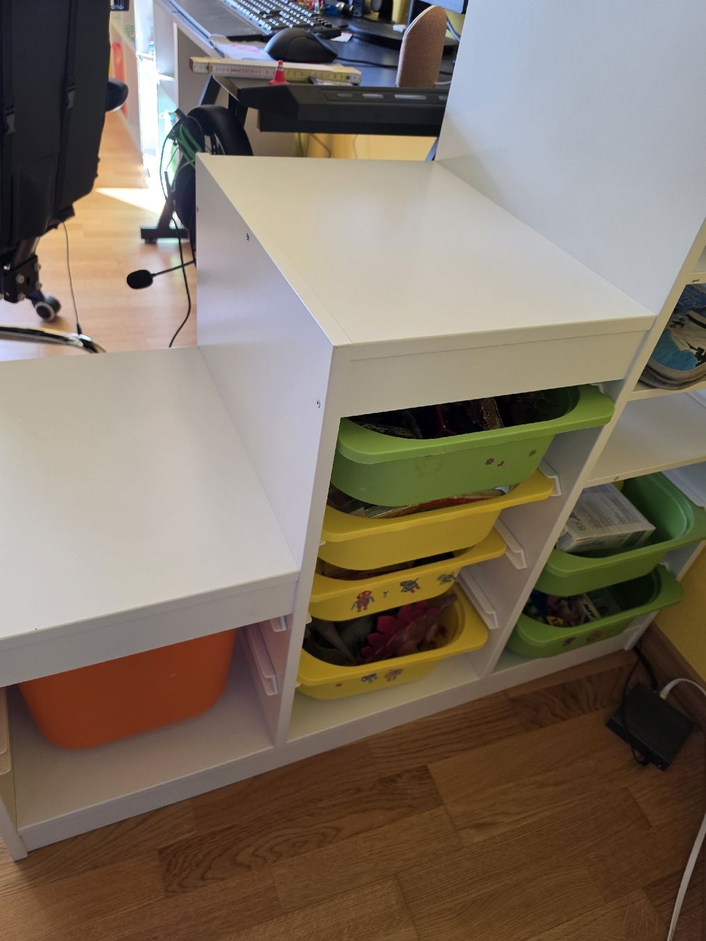 Ikea Scaffali: Stufenregal von Ikea,weiss mit Boxen – Usato da Birmensdorf ZH venduto da eva_9hvs 2