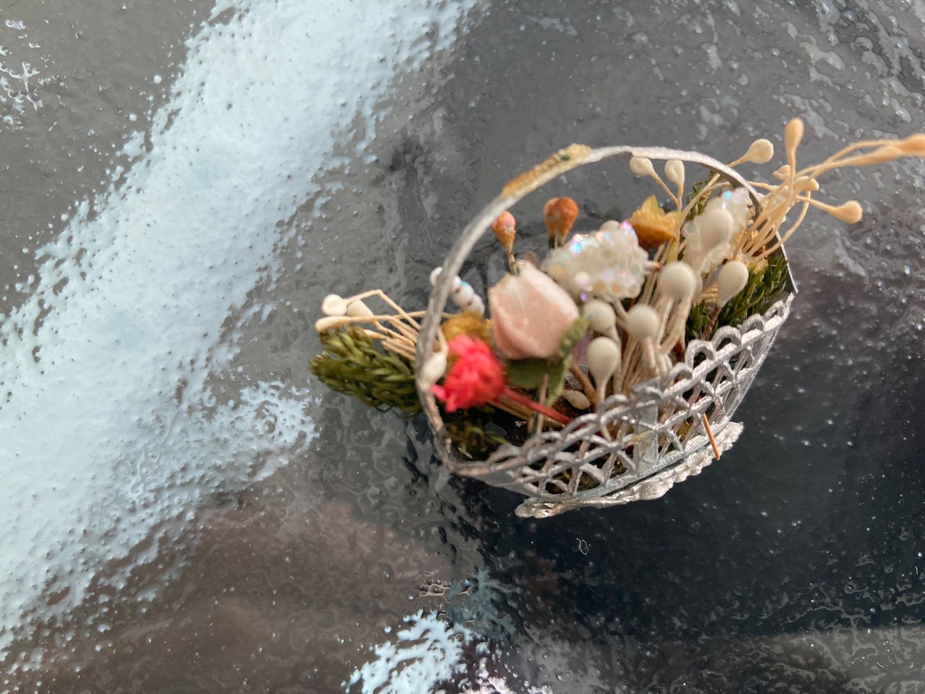 Case e mobili per bambole: Miniatur Blumen-Körbchen viktorianisch, mit Murano Vögelchen – Usato da Zürich venduto da kostbares 4