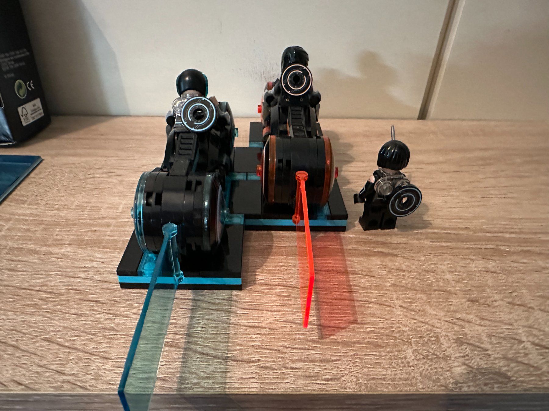 Lego Kit di costruzioni: LEGO 21314 TRON: Legacy Lightcycle – Usato da Basel venduto da Don-Angel 5