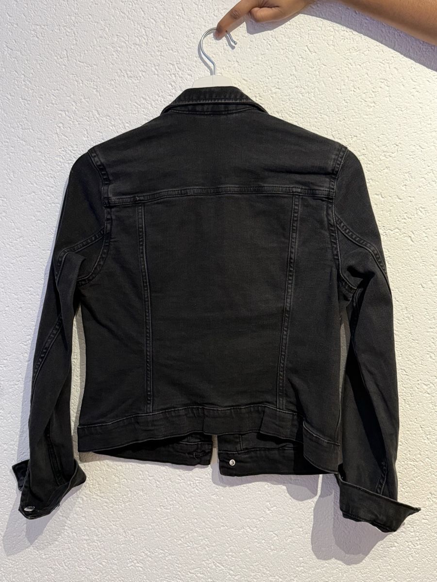 H&M Giacche: Jeansjacke in Schwarz – Usato da Zollikofen venduto da Akshy 2