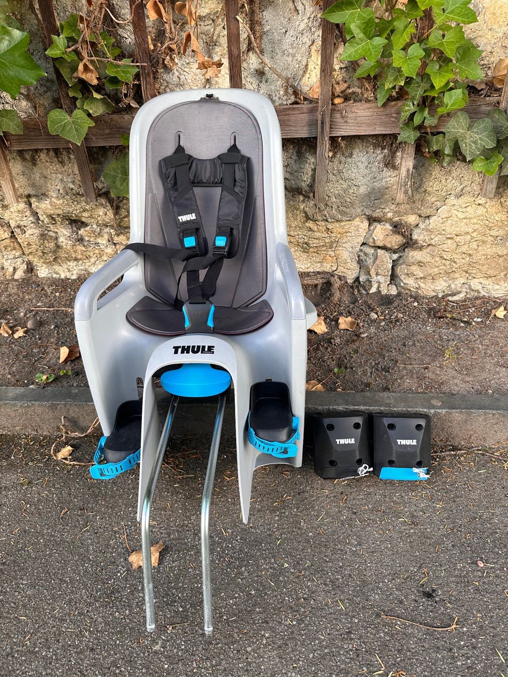Thule Ersatzteile: Thule Ridealong mit 2 Schnellspannhalterungen – Gebraucht aus Aarau von See113
