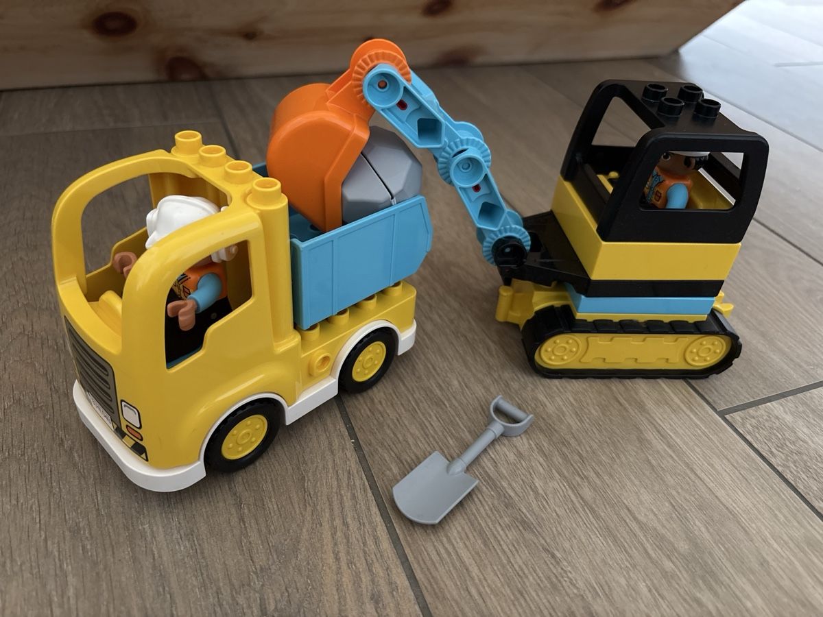 Lego Spielzeuge: Baustellenfahrzeug mit Bauarbeiter – Gebraucht aus Oberriet SG von melaja