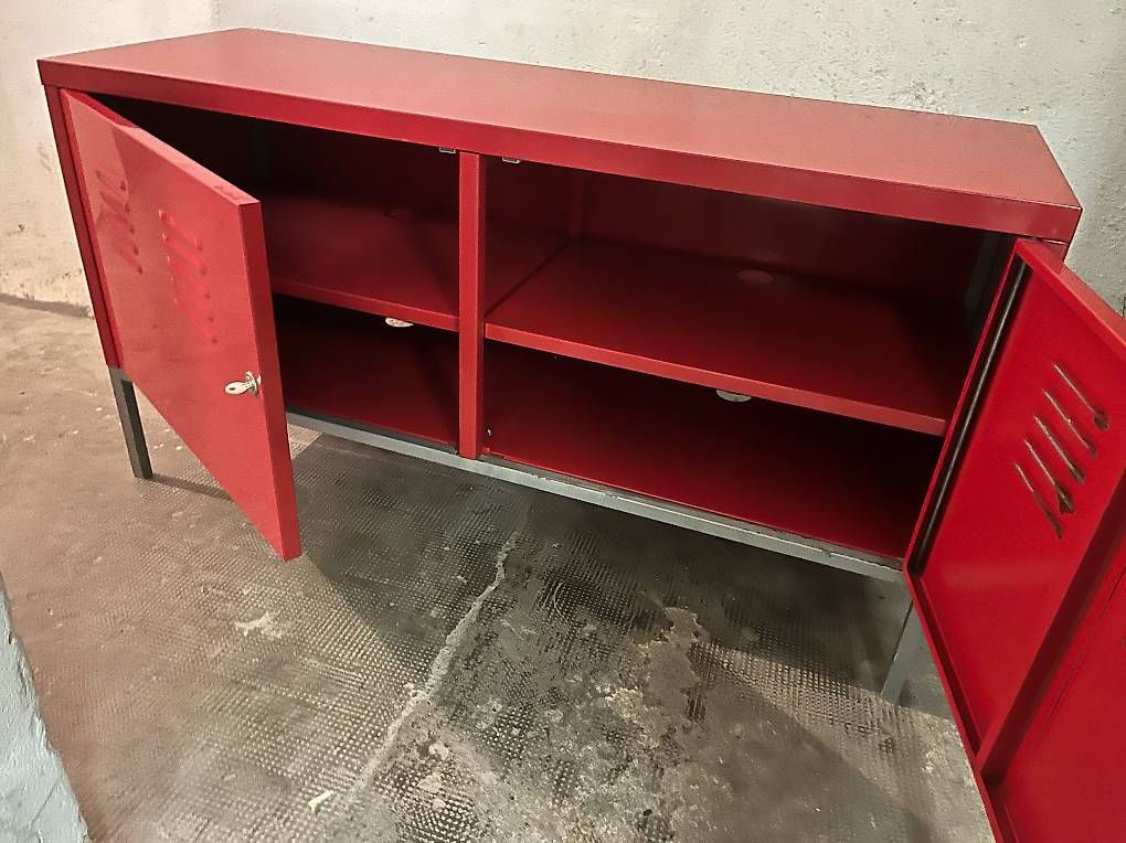 Armoires: Armoire Rouge en métale – D'occasion à Biel/Bienne par aml2520 1
