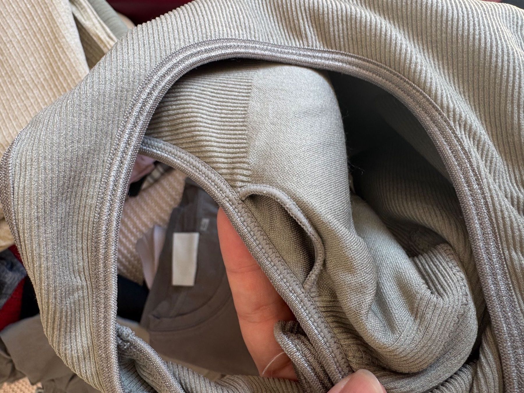 H&M Top: Brassière sport grise – Nuovo (secondo la descrizione) da Montreux venduto da Izapeche811 3