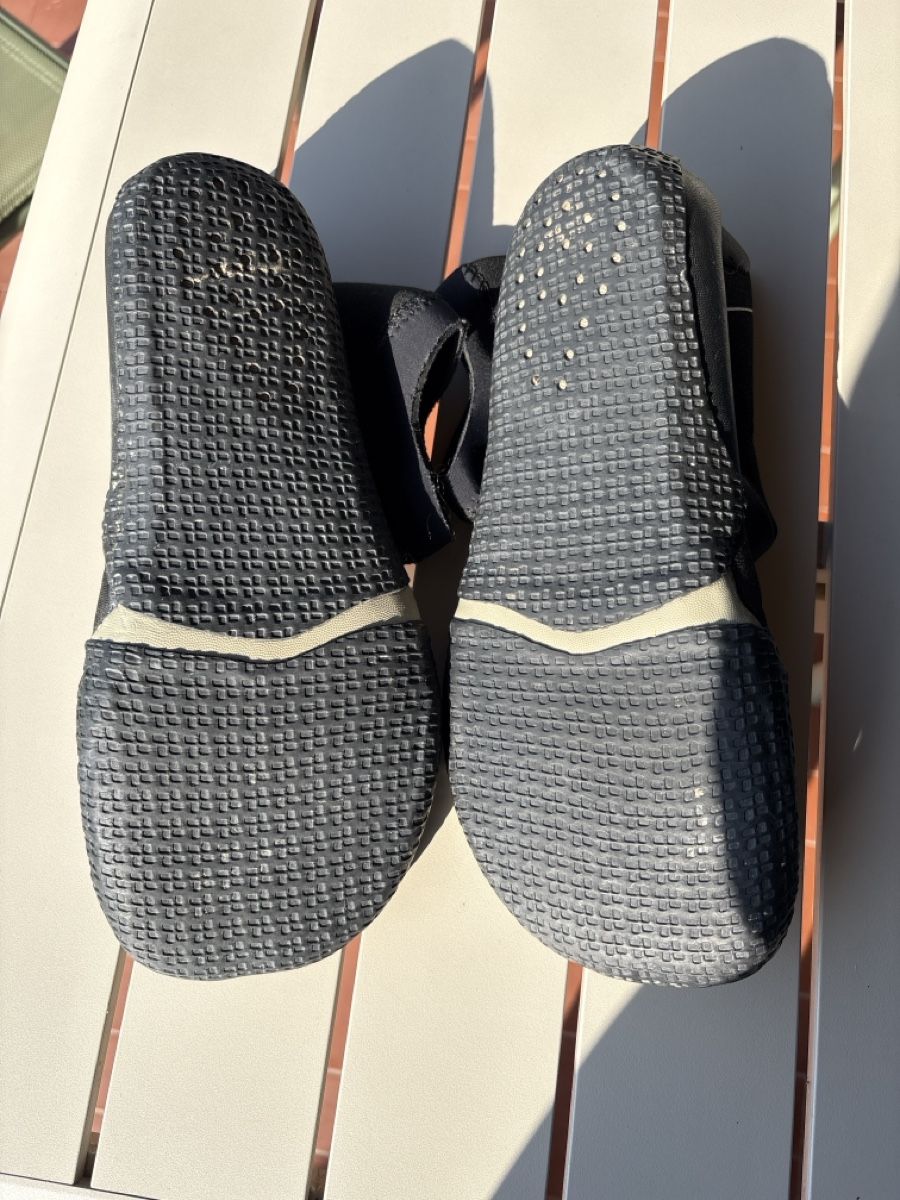 Decathlon Scarpe da uomo: Chaussons paddle – Usato da Savigny venduto da floaymes 1