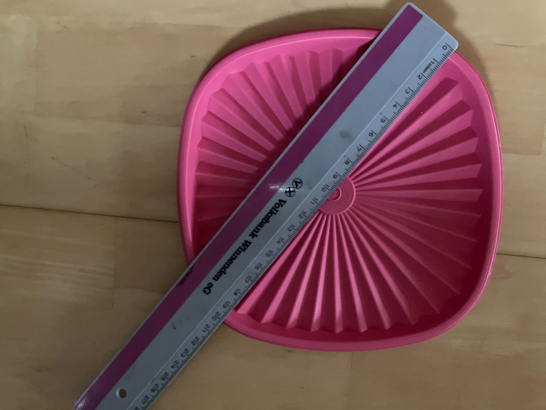 Tupperware Contenitori & Simili: Tupperware Deckel quadratisch neu rosa – Usato da Esslingen venduto da 2ze 4