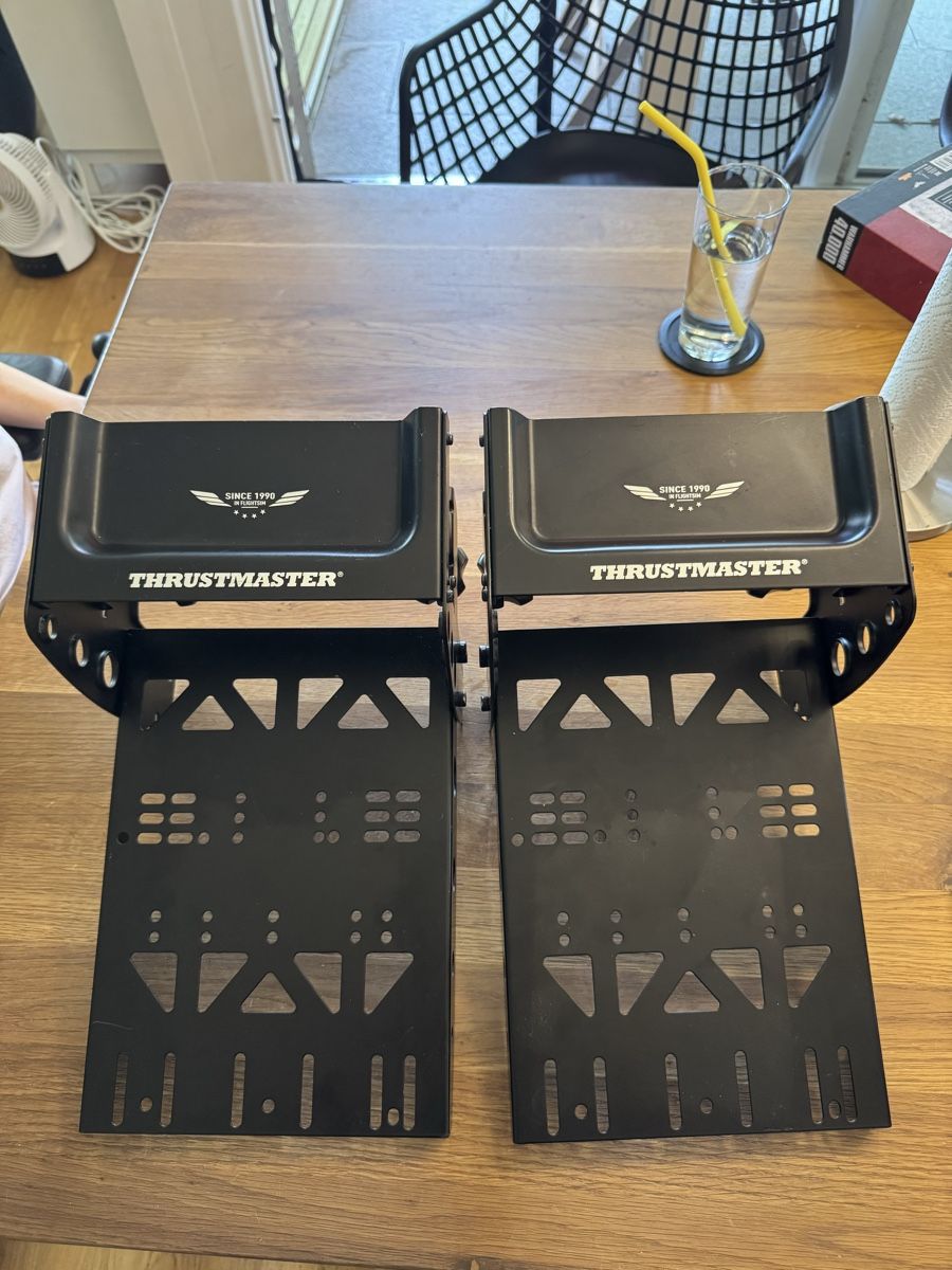 Console: 2x Thrustmaster TM Flying Clamp Flight Sim Halterung – Nuovo (secondo la descrizione) da Weisslingen venduto da lar_r9qr