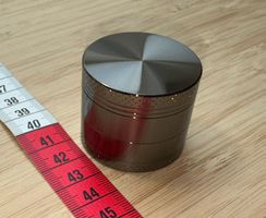 grauer Metall Grinder, gray, grey, Mühle