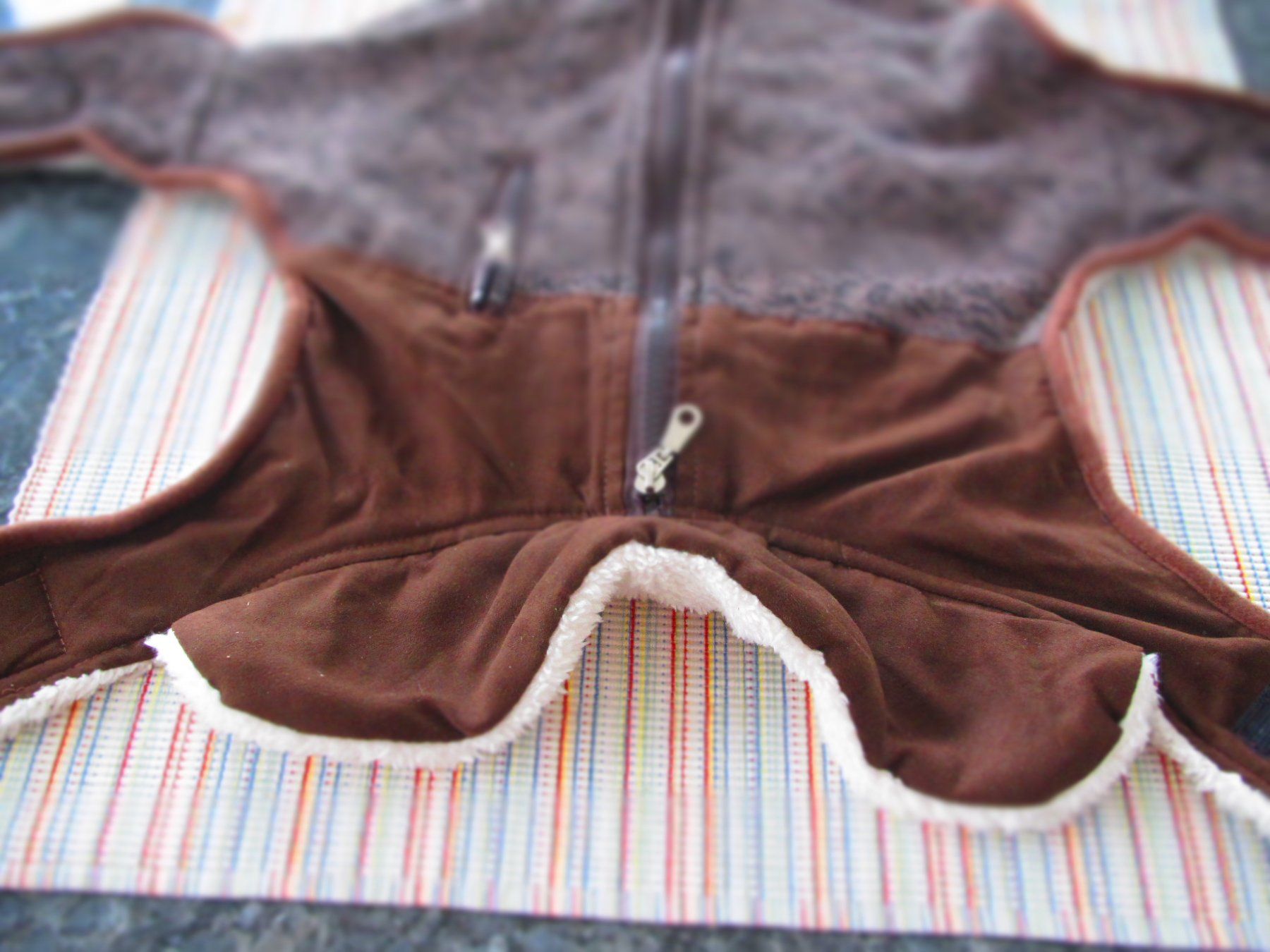 Abbigliamento: MANTEAU POUR CHIEN – Usato da Murten venduto da Selliot 3