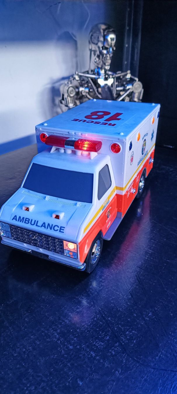 Voitures modèles: USA Ambulanz Modell ca 1:16 – Neuf avec emballage d'origine à Wila par HeikoL02 7