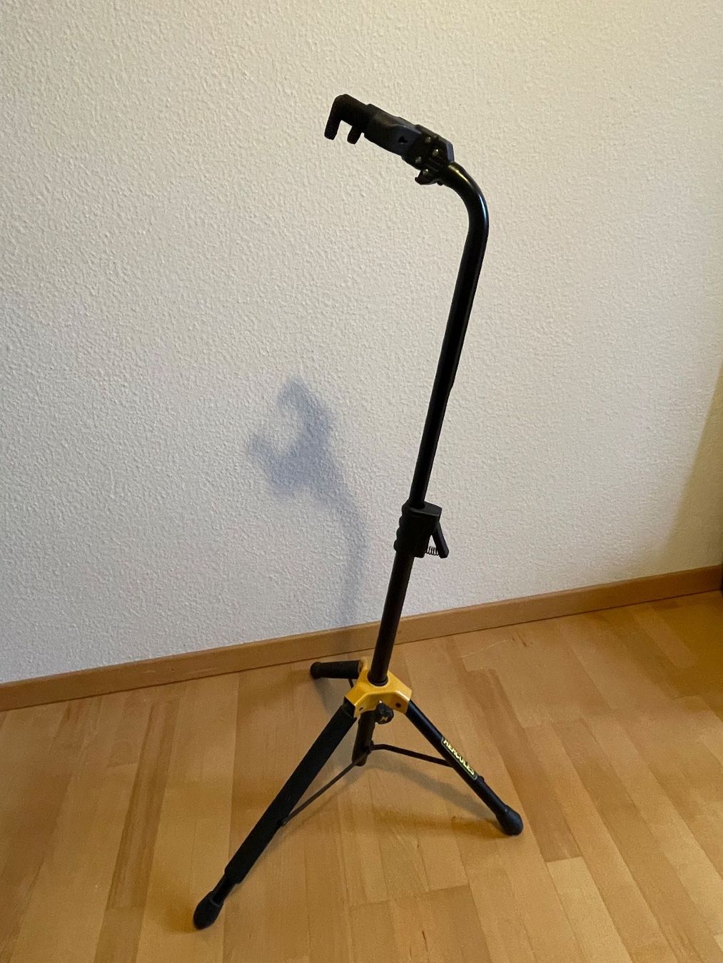 Hercules Instrumenten-& Notenständer: Gitarrenständer HERCULES – Gebraucht aus Bern von josuone 1