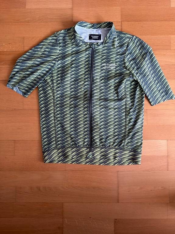 Pas Normal Studios Maillots de corps & Pantalons: Pas Normal Studios Solitude Jersey  Grösse M / Männer – D'occasion à Zürich par mariusgrieder
