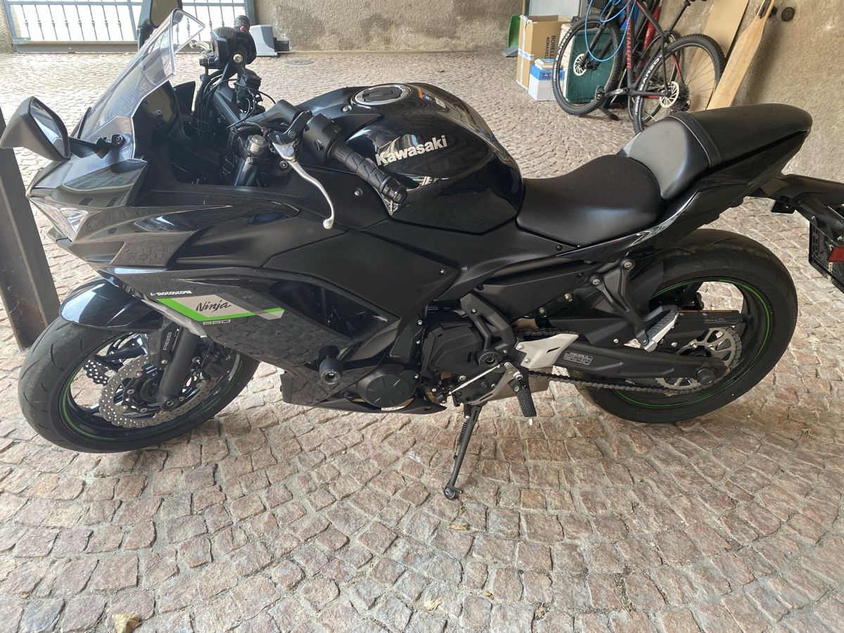 Kawasaki Strasse: Kawasaki ninja650 – Gebraucht aus Stabio von glo_fxm5