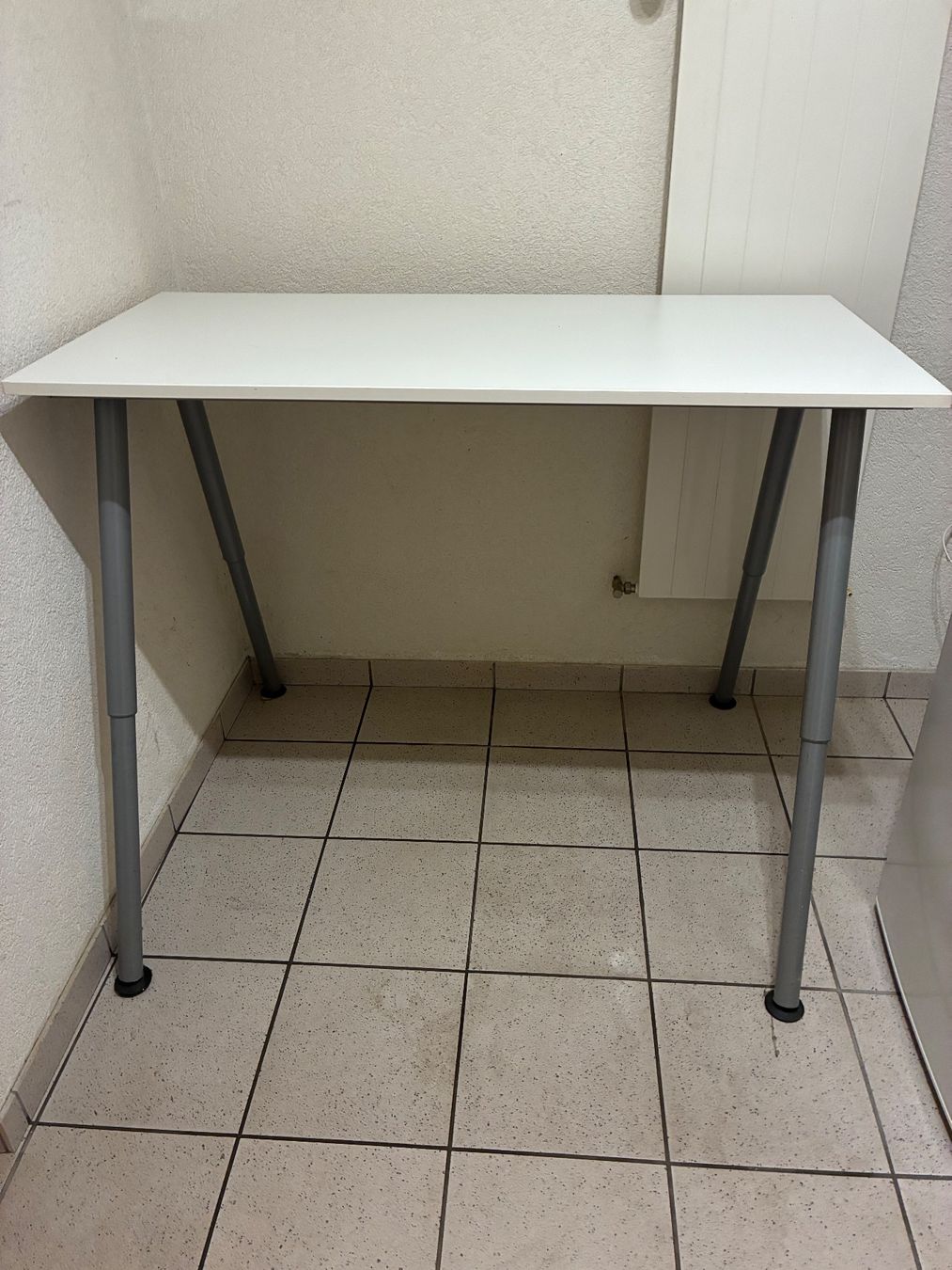 Tavoli: Stabiler Höhenverstellbarer Tisch – Usato da Hemmiken venduto da Zebra039