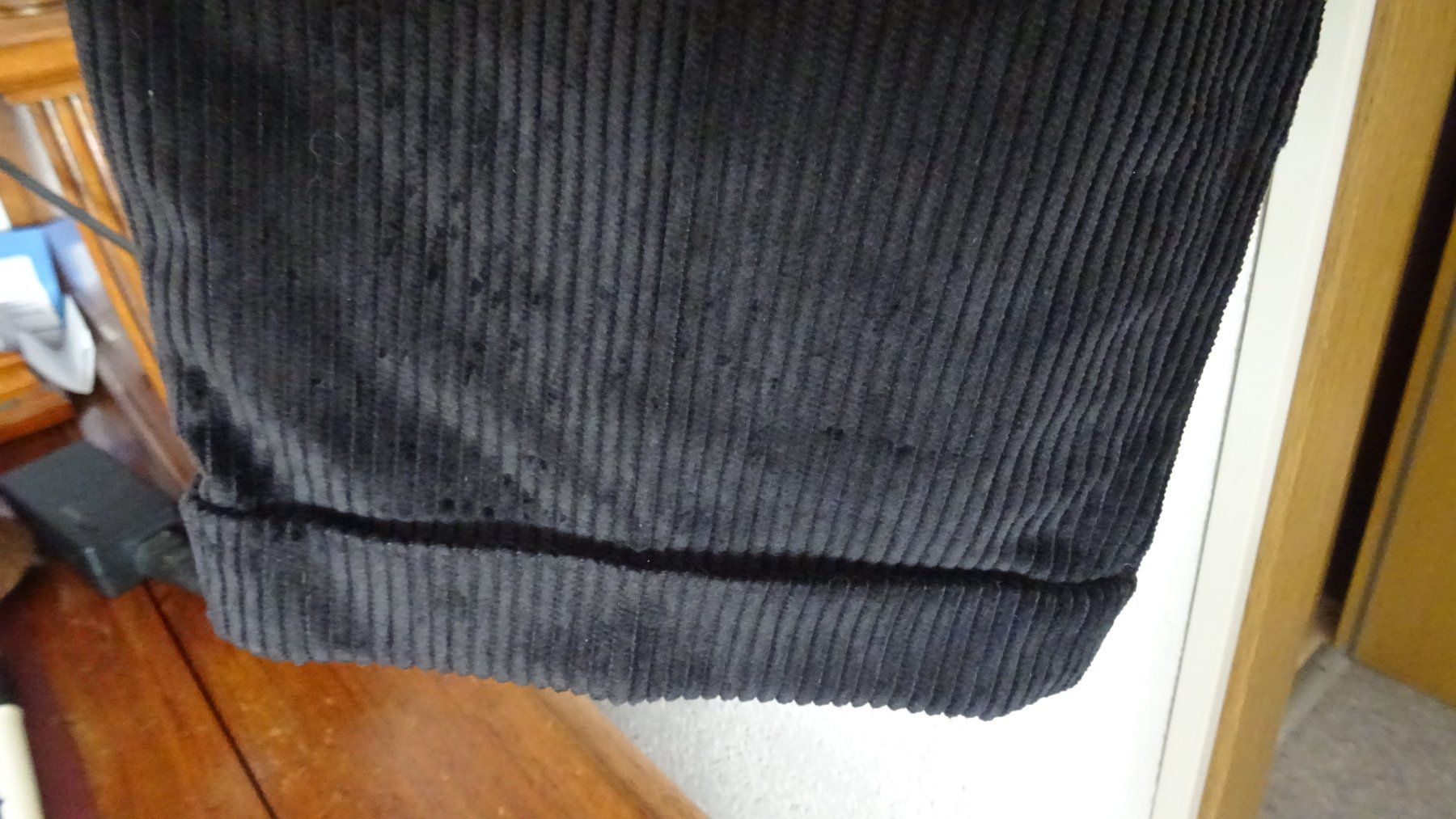 Pantaloni: NEU SAMT SCHWARZE MÄNNER  HOSE GROSSE 46. – Nuovo e nell'imballaggio originale da Burgdorf venduto da stein12 2