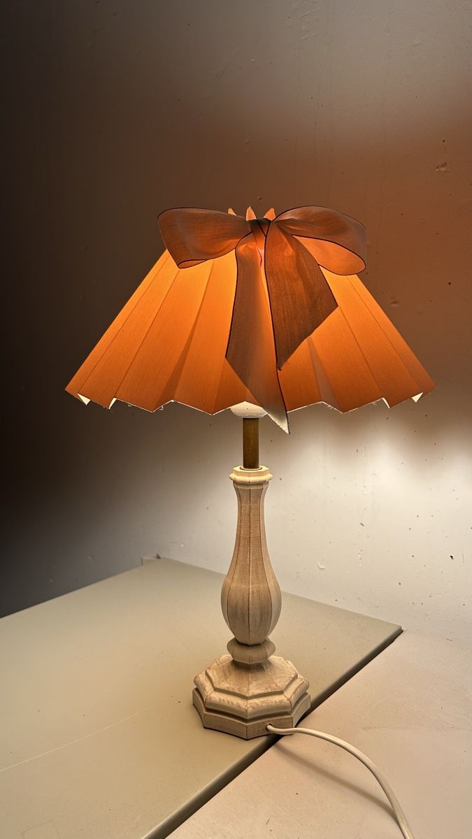 Lampen: Hübsche Nachttischlampe Création V. PIERRE Belgien – Gebraucht aus Rottenschwil von Yoshiworks 1