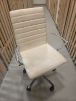 Bürostuhl Weiss Drehstuhl mit Rollen guter Zustand.