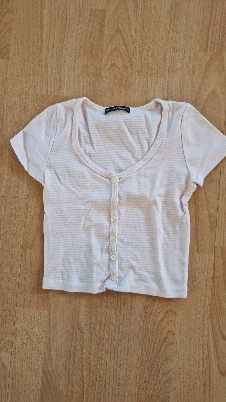 Brandy Melville T-shirt: Brandy Melville Shirt – Nuovo (secondo la descrizione) da Buchs ZH venduto da Tamika.99