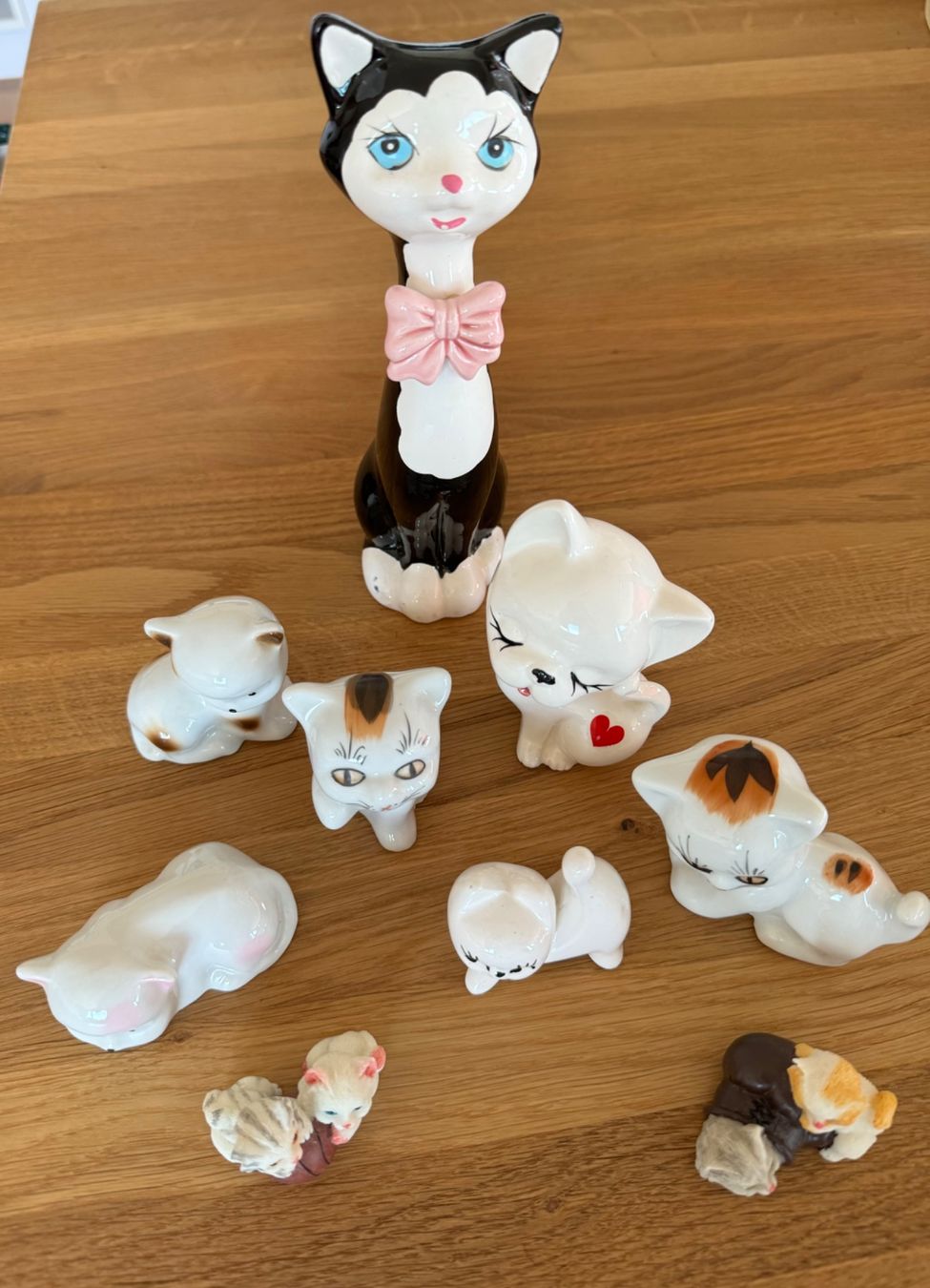 Statuette: Herziges Set mit 9 Katzen-Figuren – Usato da Wettswil venduto da paradores