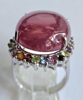 Ring mit grossem Rubin edelsteinumrandet Grösse 56