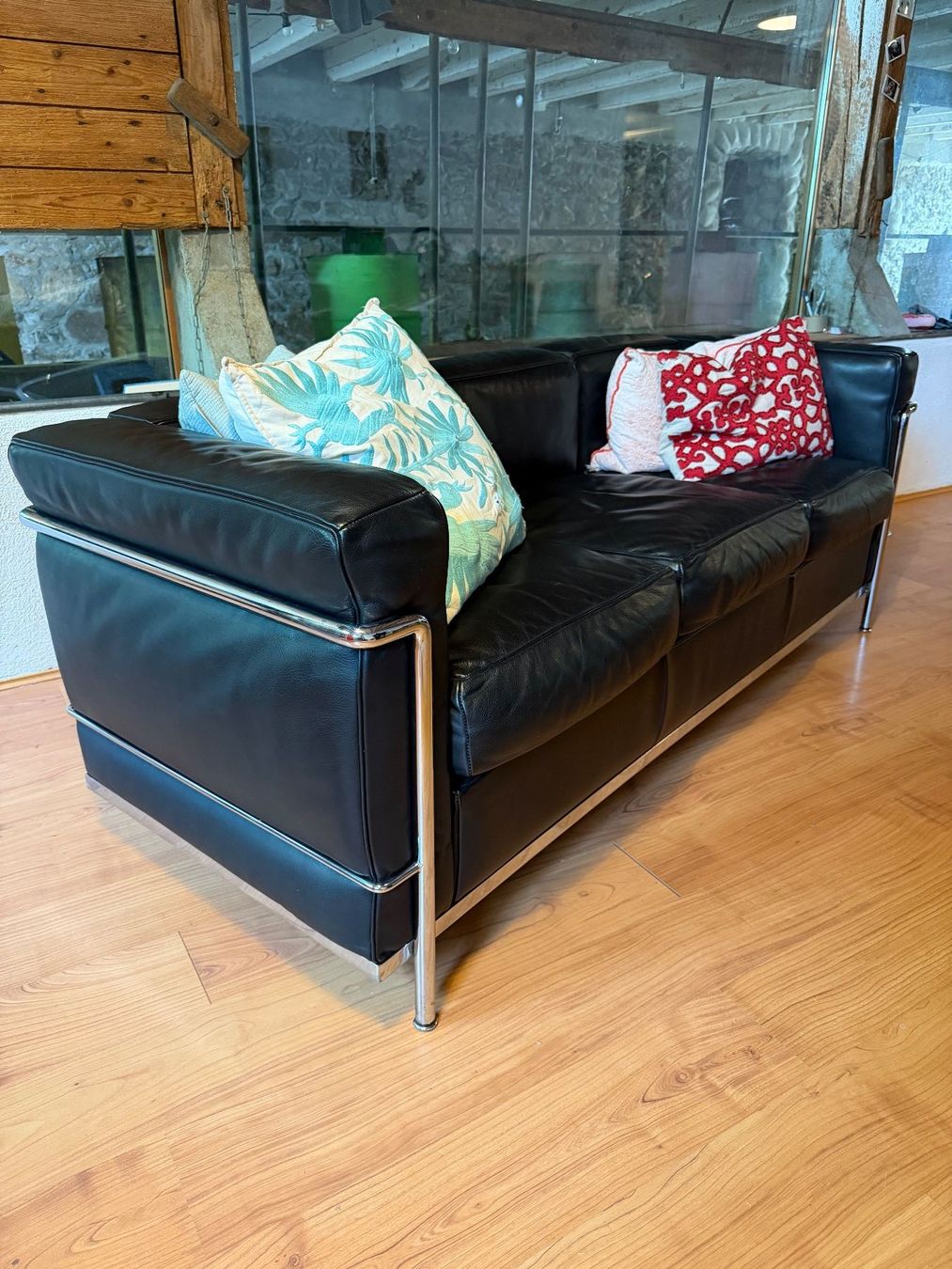 Cassina Sofas: Corbusier LC2 3-er-Sofa. Das Original von Cassina – Gebraucht aus Egg b. Zürich von Monopoly6 1
