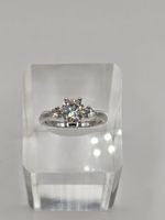 Anello Trilogy in Argento Sterling 925 con Moissanite