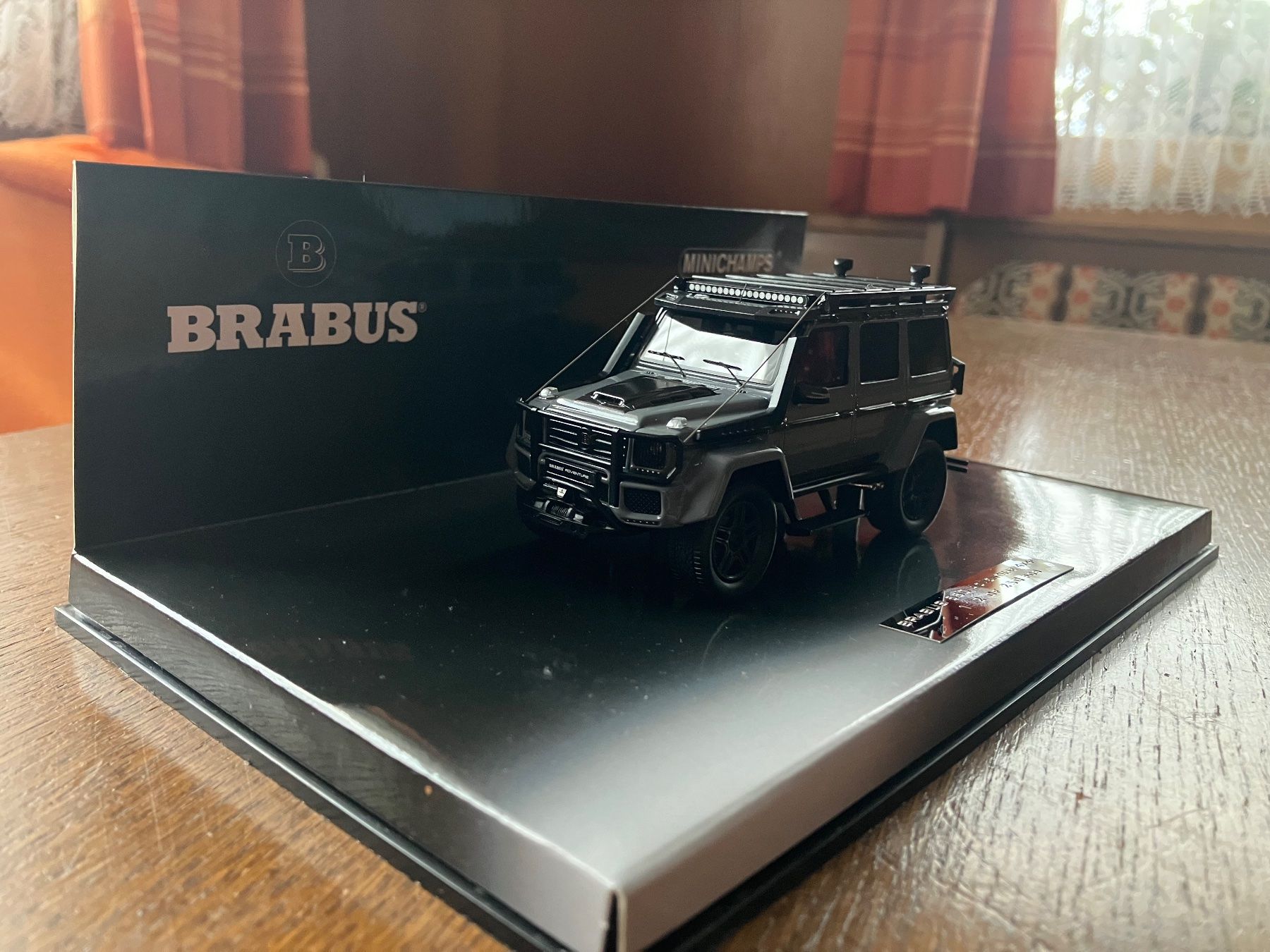 Minichamps Kit di modellismo & Modellini statici: Brabus 550 Adventure 1:43 Sammlermodell – Usato da Kandergrund venduto da RHLF 1